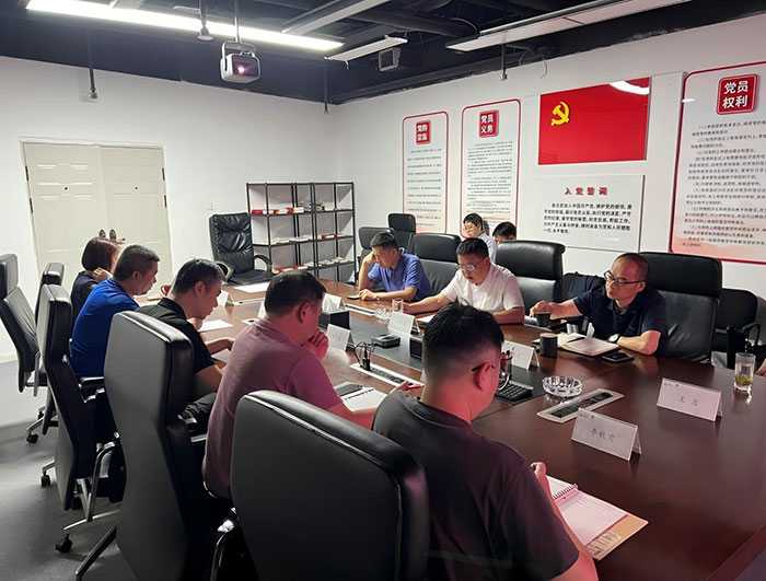 覃聚微开展市委十四届七次全会精神宣讲